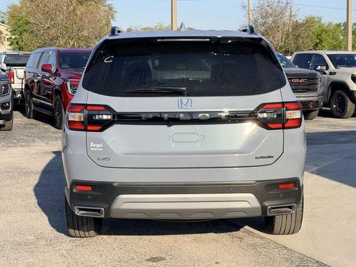 Sonic Gray Pearl 2025 Honda Pilot Touring