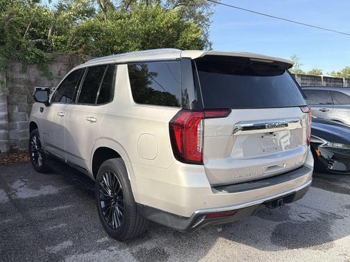 2023 GMC Yukon SLT