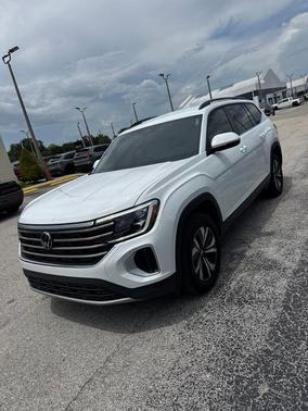 Pure White 2024 Volkswagen Atlas 2.0T SE