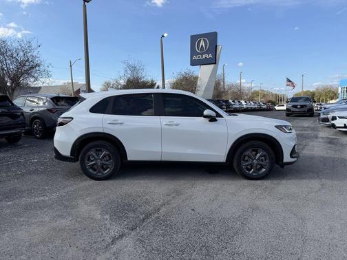 Platinum White Pearl 2026 Honda HR-V LX