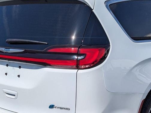 2021 Chrysler Pacifica Hybrid Touring L