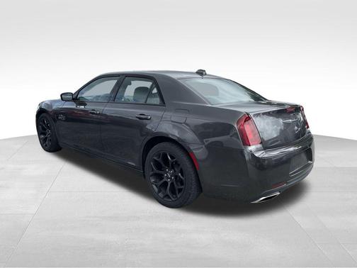 2019 Chrysler 300 Touring