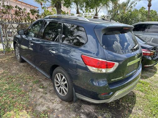 2015 Nissan Pathfinder SV