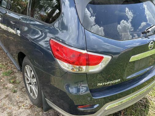 2015 Nissan Pathfinder SV