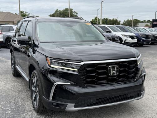 Crystal Black Pearl 2025 Honda Pilot Touring