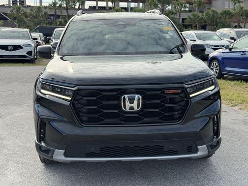 Crystal Black Pearl 2025 Honda Pilot TrailSport