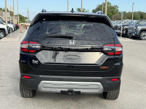 Crystal Black Pearl 2025 Honda Pilot TrailSport