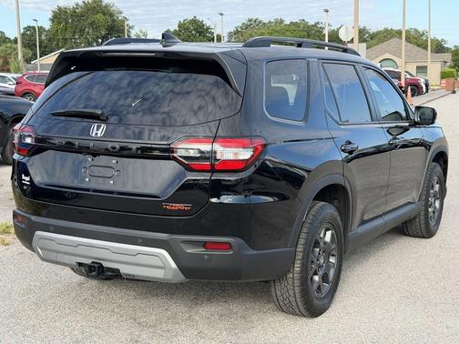 Crystal Black Pearl 2025 Honda Pilot TrailSport