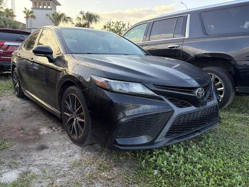 Midnight Black Metallic 2022 Toyota Camry SE