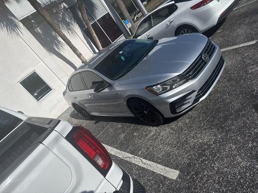 2018 Volkswagen Passat 2.0T R-Line