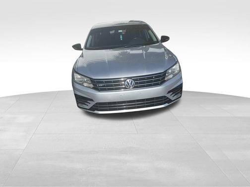 2018 Volkswagen Passat 2.0T R-Line