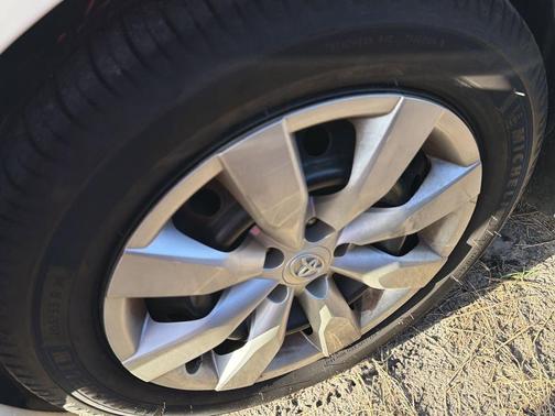 Super White 2016 Toyota Corolla LE