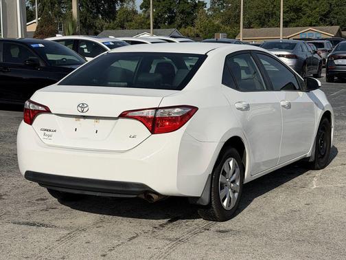 Super White 2016 Toyota Corolla LE