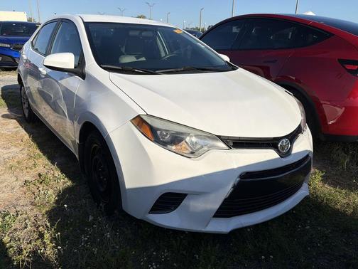Super White 2016 Toyota Corolla LE