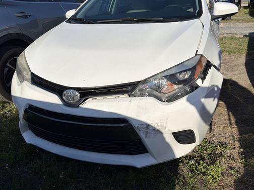 Super White 2016 Toyota Corolla LE