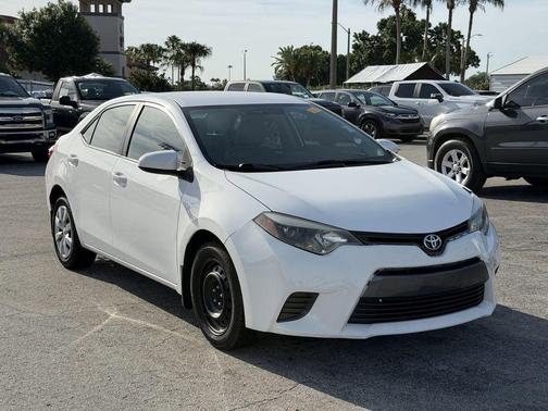 Super White 2016 Toyota Corolla LE