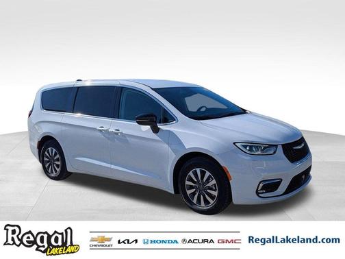 2024 Chrysler Pacifica Hybrid Select