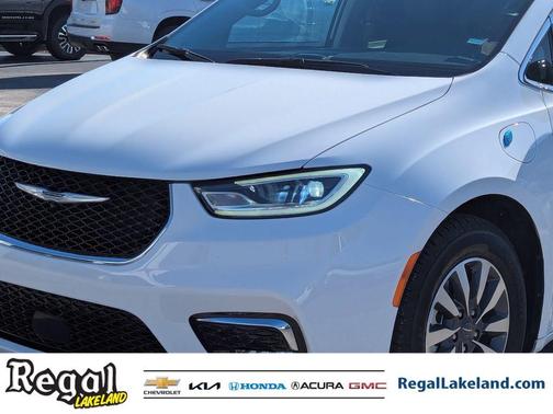 2024 Chrysler Pacifica Hybrid Select