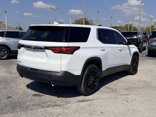 Summit White 2022 Chevrolet Traverse LS