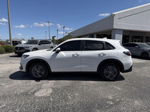 Platinum White Pearl 2026 Honda HR-V LX