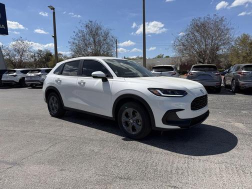 Platinum White Pearl 2026 Honda HR-V LX