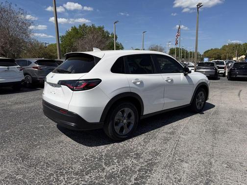 Platinum White Pearl 2026 Honda HR-V LX