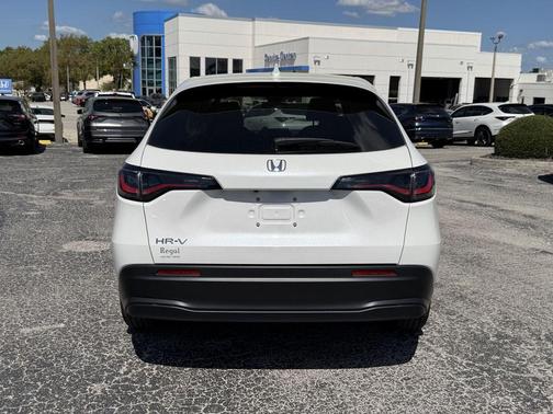 Platinum White Pearl 2026 Honda HR-V LX