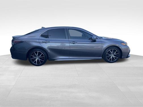 2021 Toyota Camry Hybrid SE
