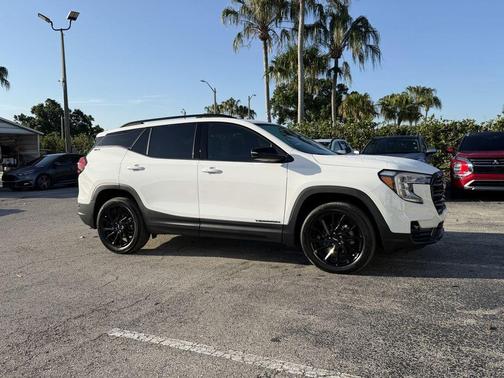 Summit White 2024 GMC Terrain SLT