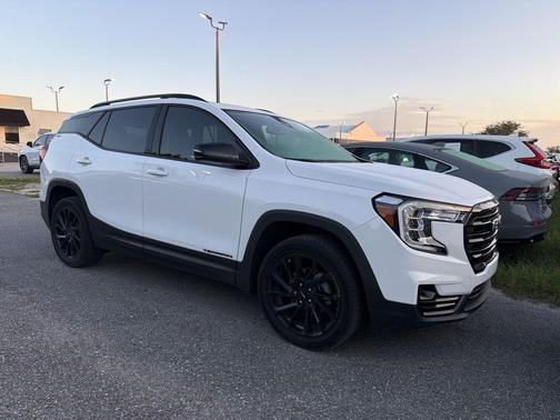 Summit White 2024 GMC Terrain SLT