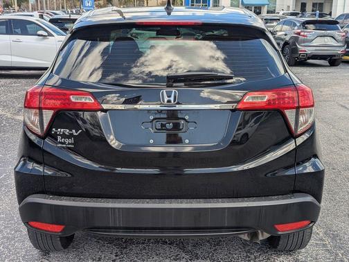 Crystal Black Pearl 2022 Honda HR-V LX