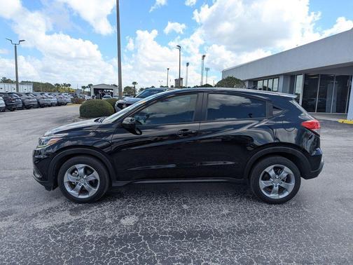 Crystal Black Pearl 2022 Honda HR-V LX