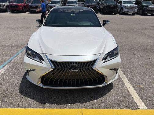 White Pearl 2024 Lexus ES 350 Luxury