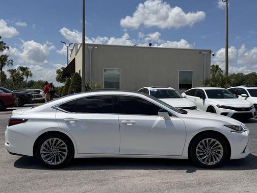 White Pearl 2024 Lexus ES 350 Luxury