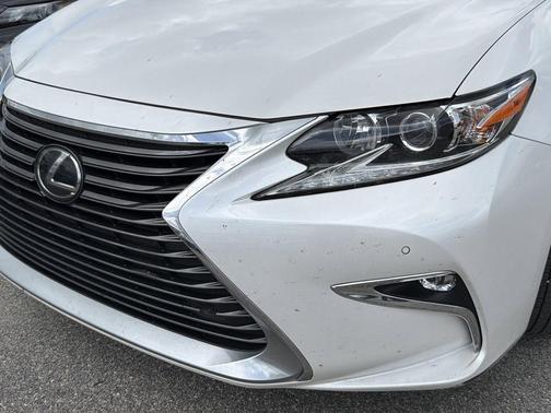 White Pearl 2017 Lexus ES 350 Base