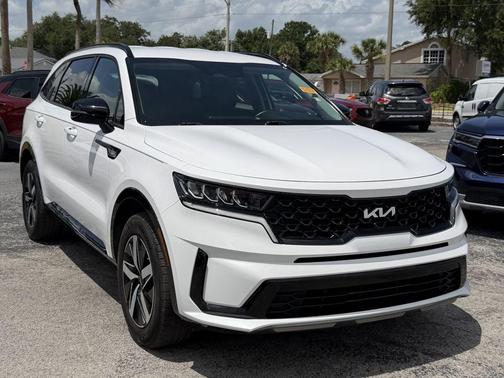 Glacial White Pearl 2022 Kia Sorento S