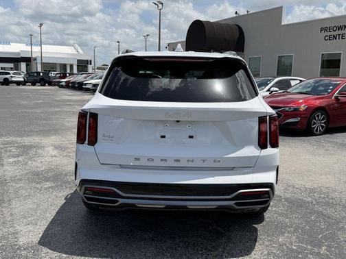 Glacial White Pearl 2022 Kia Sorento S