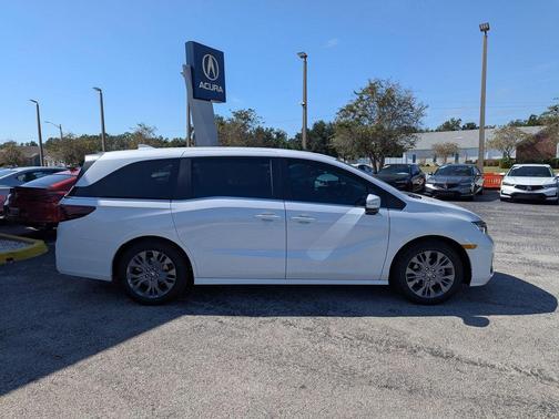 Platinum White Pearl 2026 Honda Odyssey Touring
