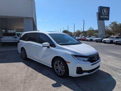 Platinum White Pearl 2026 Honda Odyssey Touring