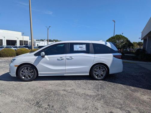 Platinum White Pearl 2026 Honda Odyssey Touring
