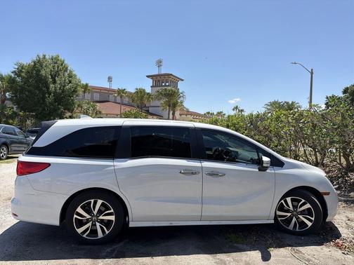 Platinum White Pearl 2023 Honda Odyssey Touring