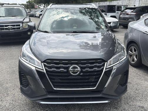 Gun Metallic 2021 Nissan Kicks SV
