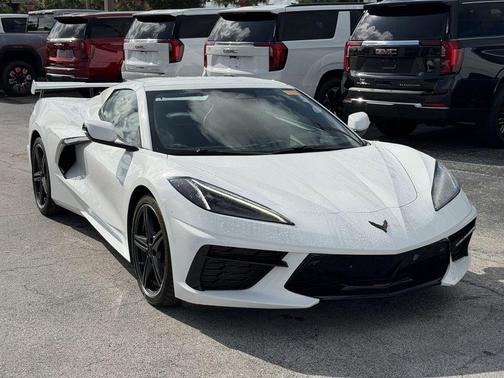 Arctic White 2025 Chevrolet Corvette Stingray w/2LT