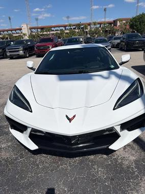 Arctic White 2025 Chevrolet Corvette Stingray w/2LT