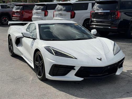 Arctic White 2025 Chevrolet Corvette Stingray w/2LT