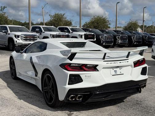 Arctic White 2025 Chevrolet Corvette Stingray w/2LT