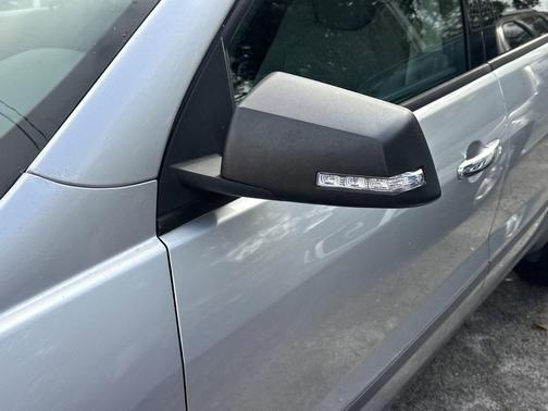 Silver Ice Metallic 2011 Chevrolet Traverse LS