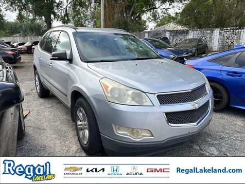 Silver Ice Metallic 2011 Chevrolet Traverse LS