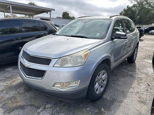 Silver Ice Metallic 2011 Chevrolet Traverse LS