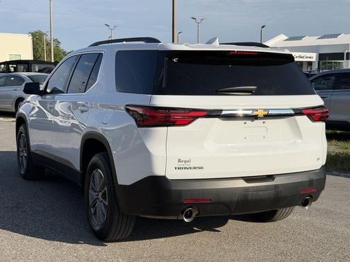 Summit White 2023 Chevrolet Traverse LT Cloth